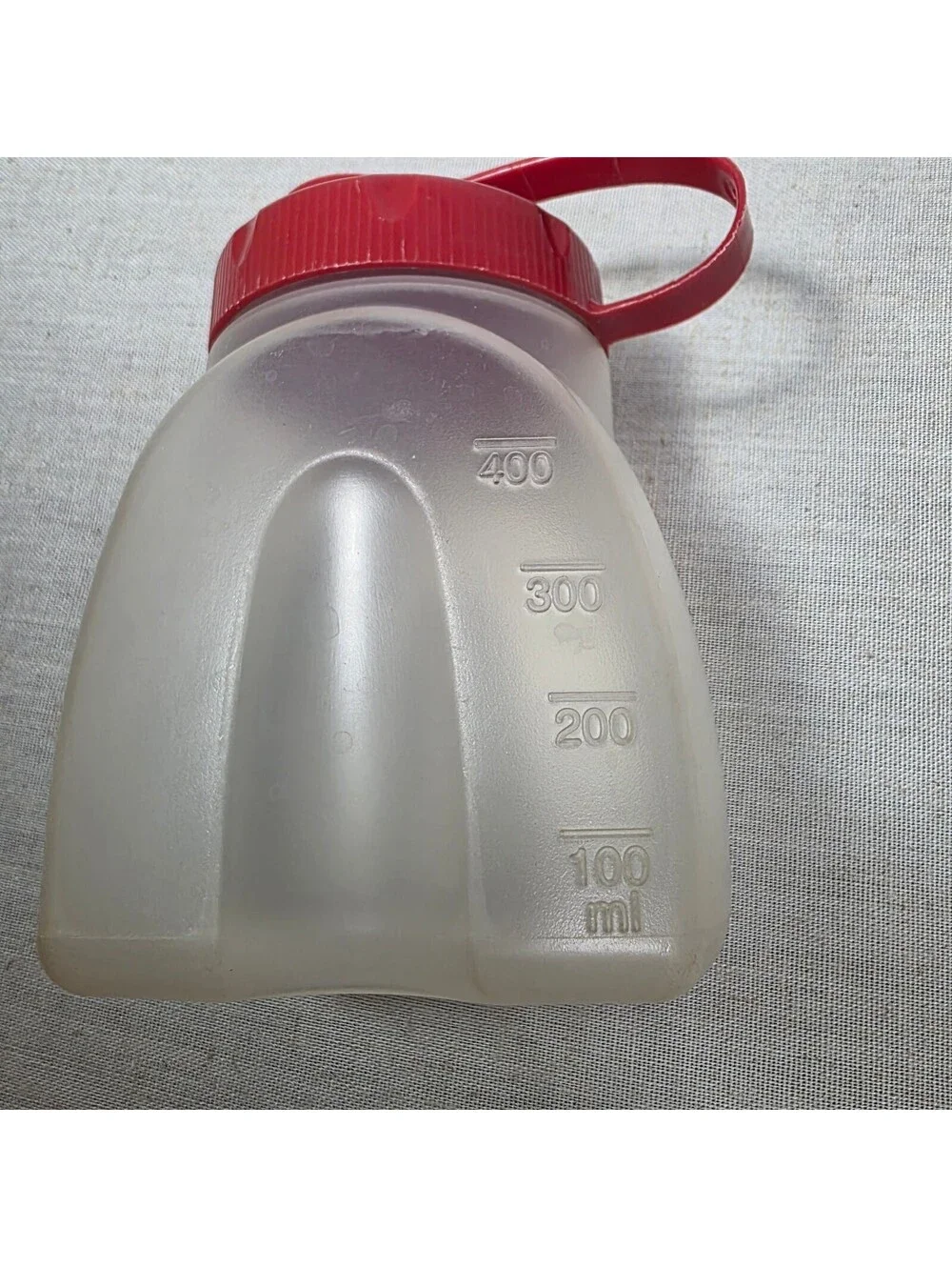 Rubbermaid MixerMate IC96 16 oz Pour Bottles 7P26 4 oz Containers Red Lid Lot